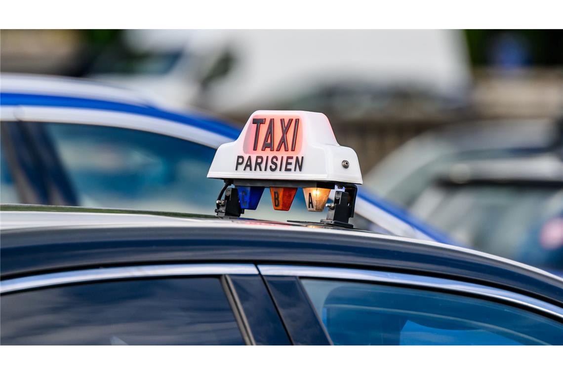 Der langsame Abschied vom Taxi-Beige In Frankreich gibt es keine festgelegte Farbe für Taxis, jedoch sind die meisten silber, grau oder schwarz. (Archivbild)