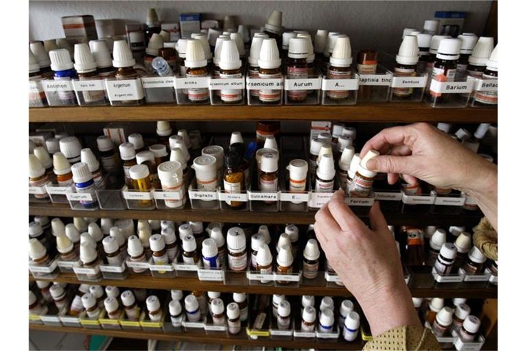 In Frankreich sollen homöopathische Arzneimittel bald nicht mehr von den Kassen bezahlt werden. Das wird nun auch in Deutschland diskutiert. Foto: Frank Rumpenhorst
