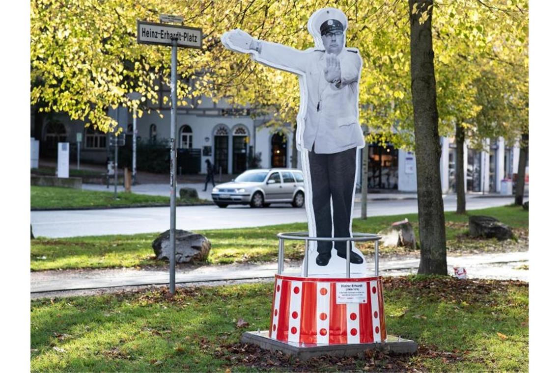 Gestohlenes Heinz-Erhardt-Denkmal steht wieder