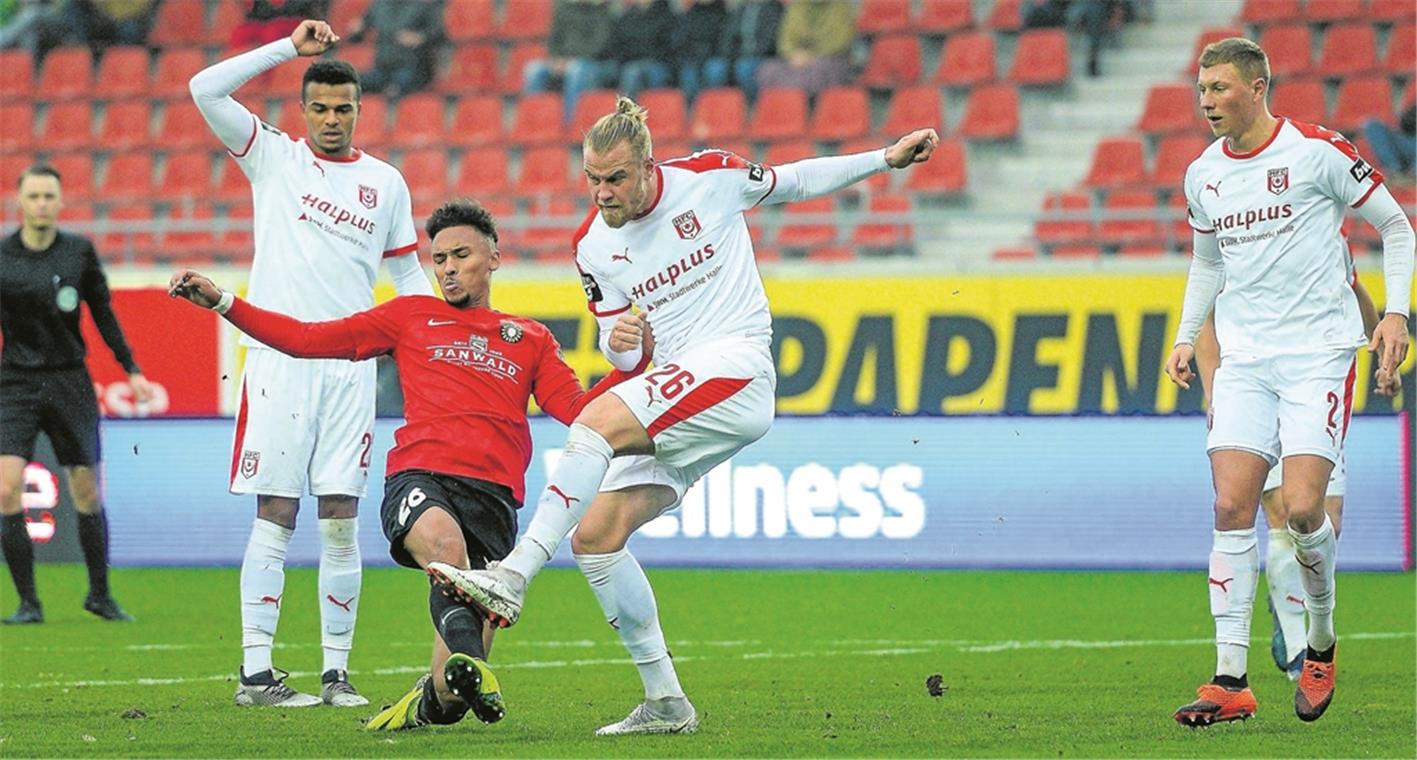 In Halle zum ersten Mal volle 90 Minuten für Großaspach am Ball: Jamil Dem. Er hat gute Karten, auch morgen in der Startelf zu stehen. Foto: Imago