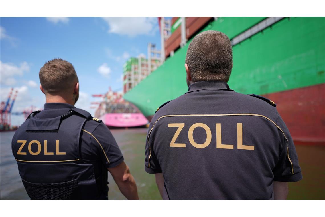 In Hamburg entdeckten die Zollfahnder im Jahr 2025 mehrfach große Mengen an Kokain in Seecontainern. (Archivbild)