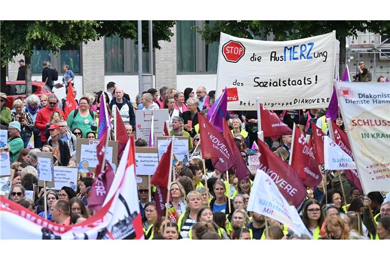 In Hannover protestierten mehrere Tausend Menschen gegen die Gesundheitsreform.