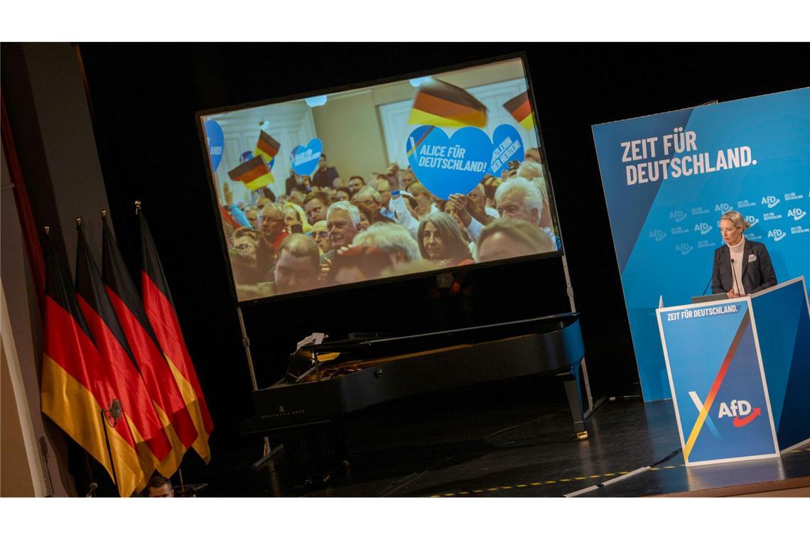 Auch am Sonntag zahlreiche Demos gegen rechts In Heidenheim gab es eine Demonstration anlässlich einer AfD-Wahlkampfveranstaltung mit Kanzlerkandidatin Alice Weidel.