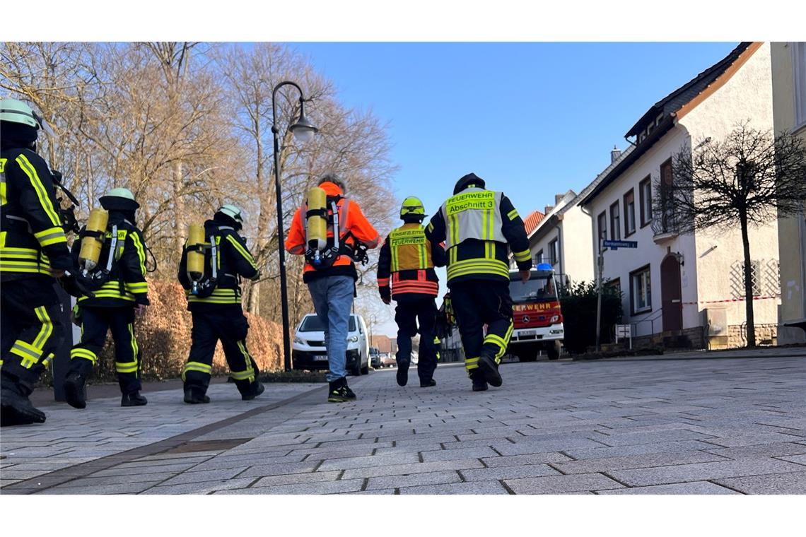 In Horn-Bad Meinberg strömte natürliches Kohlendioxid aus dem Boden. Zwei Menschen wurden bewusstlos, konnten aber gerettet werden.