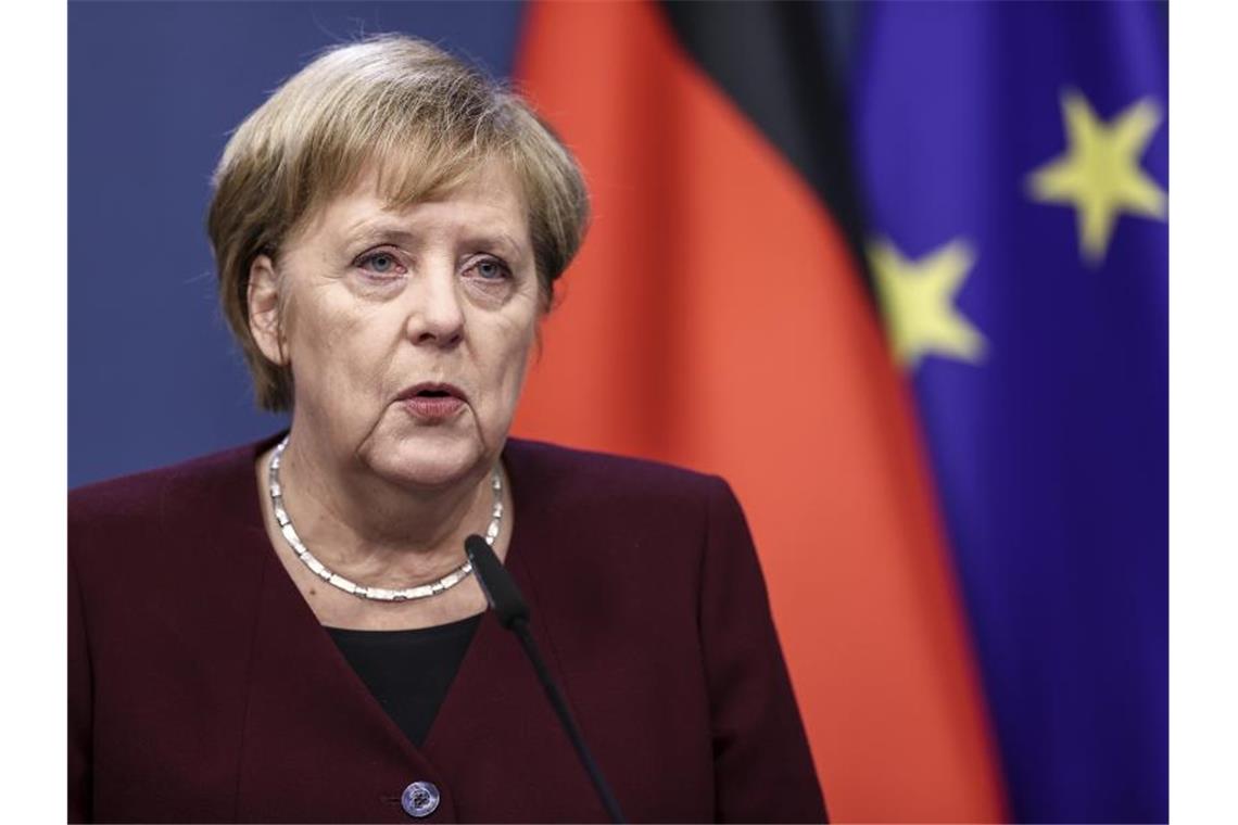 In ihrem Podcast warnt Bundeskanzlerin Angela Merkel: „Es stehen schwierige Monate bevor.“. Foto: Kenzo Tribouillard/AFP Pool/AP/dpa