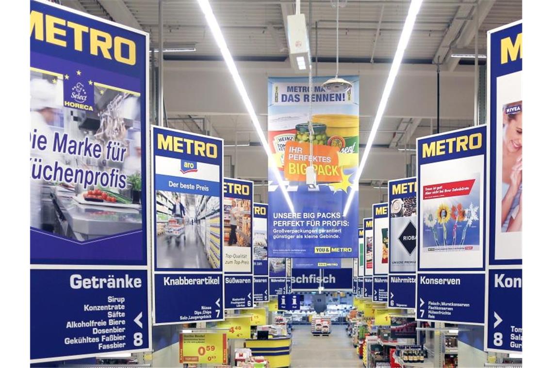 Metro rechnet nicht mit Wegfall von 10.000 Stellen bei Real In ihrer Umsatzmeldung bestätige die Metro ihre Jahresprognose für das Geschäftsjahr 2019/2020. Foto: Ina Fassbender/dpa