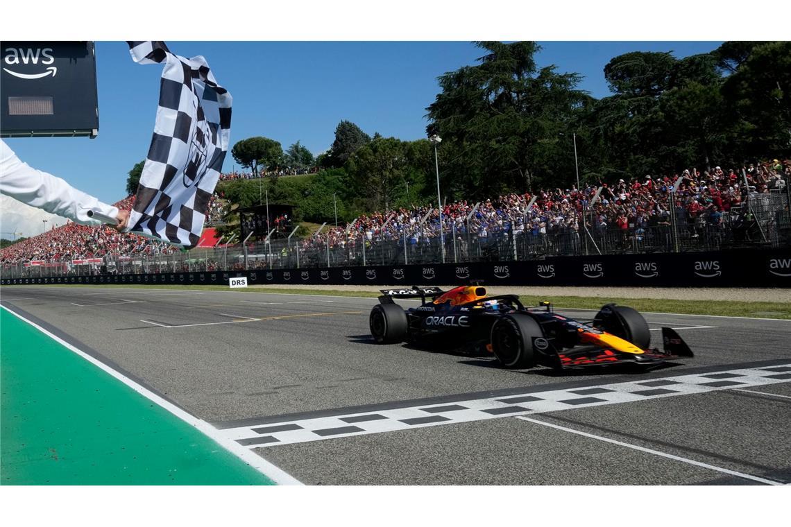 Kopfweh für die Konkurrenz: Verstappen spürt WM-Schub In Imola war Max Verstappen in seinem Red Bull nicht zu schlagen.