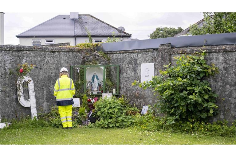 In Irland hat die Suche nach fast 800 Baby- und Kinderleichen begonnen.
