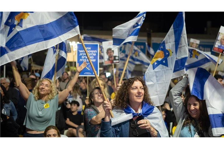 In Israel brach nach der Freilassung der ersten Geiseln Jubel aus.