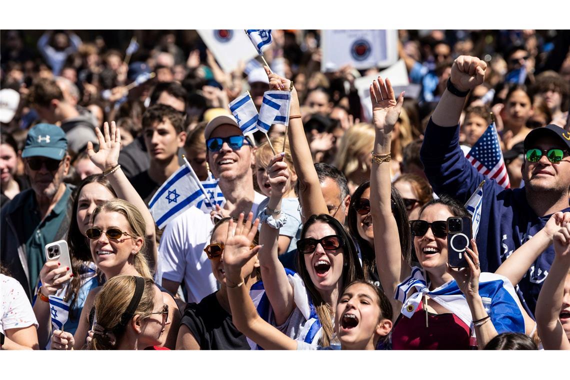 Jubel und Tränen nach Freilassung von Hamas-Geisel In Israel jubelten viele Menschen nach der Freilassung Edan Alexanders.