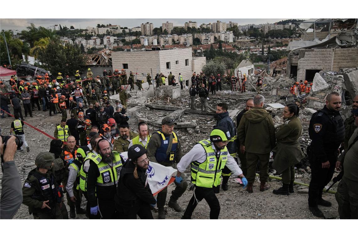 In Israel wurden mehrere Menschen durch einen Raketeneinschlag getötet.