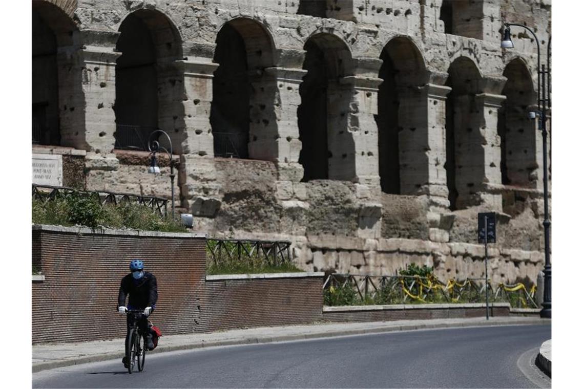 In Italien dürfen die Menschen erstmals wieder zum Sport oder Spaziergang nach draußen. Foto: Cecilia Fabiano/LaPresse via ZUMA Press/dpa