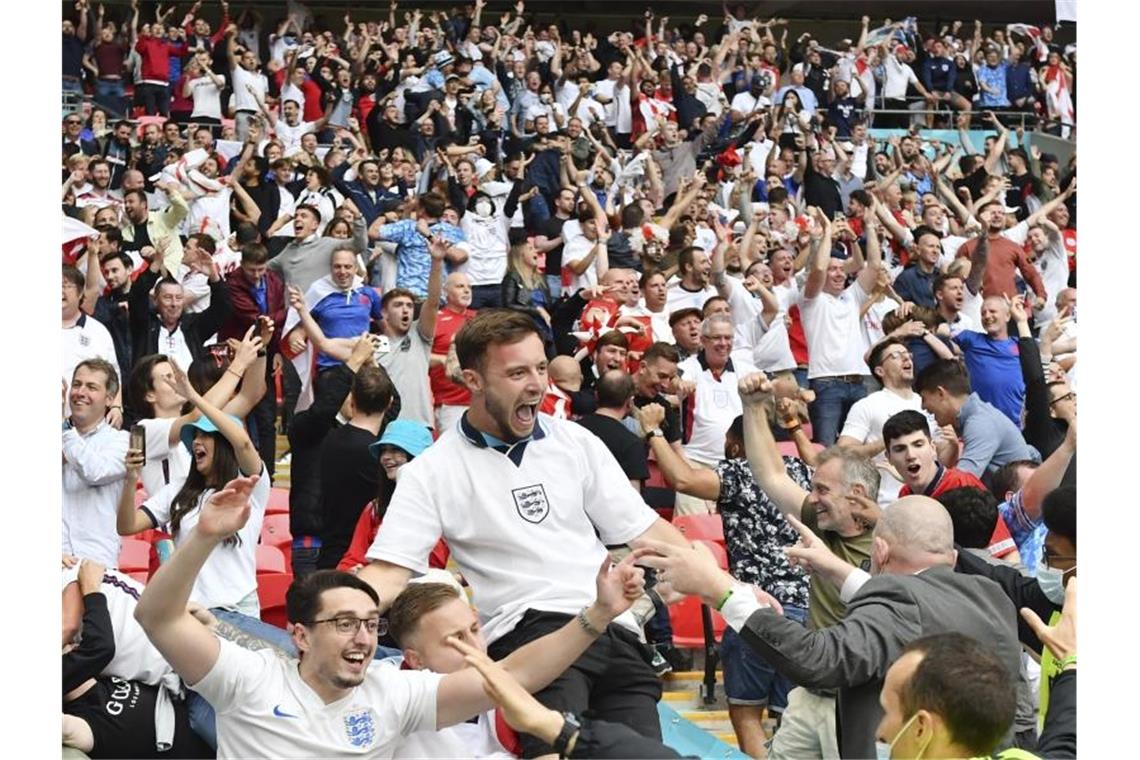 In Italien fürchtet man sich vor dem Ansturm potentiell virulenter englischer Fußball-Fans. Foto: Justin Tallis/Pool AFP/dpa