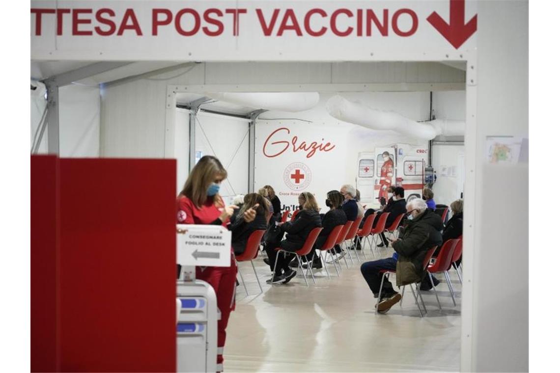 In Italien gilt von Samstag an für Menschen im Alter von mehr als 50 Jahren eine Corona-Impfpflicht. Foto: Gregorio Borgia/AP/dpa/Archiv