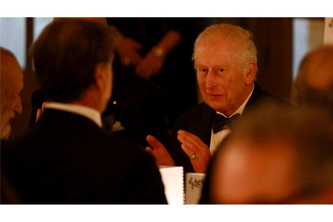 Charles diniert mit Beckhams, Mirren und Versace
