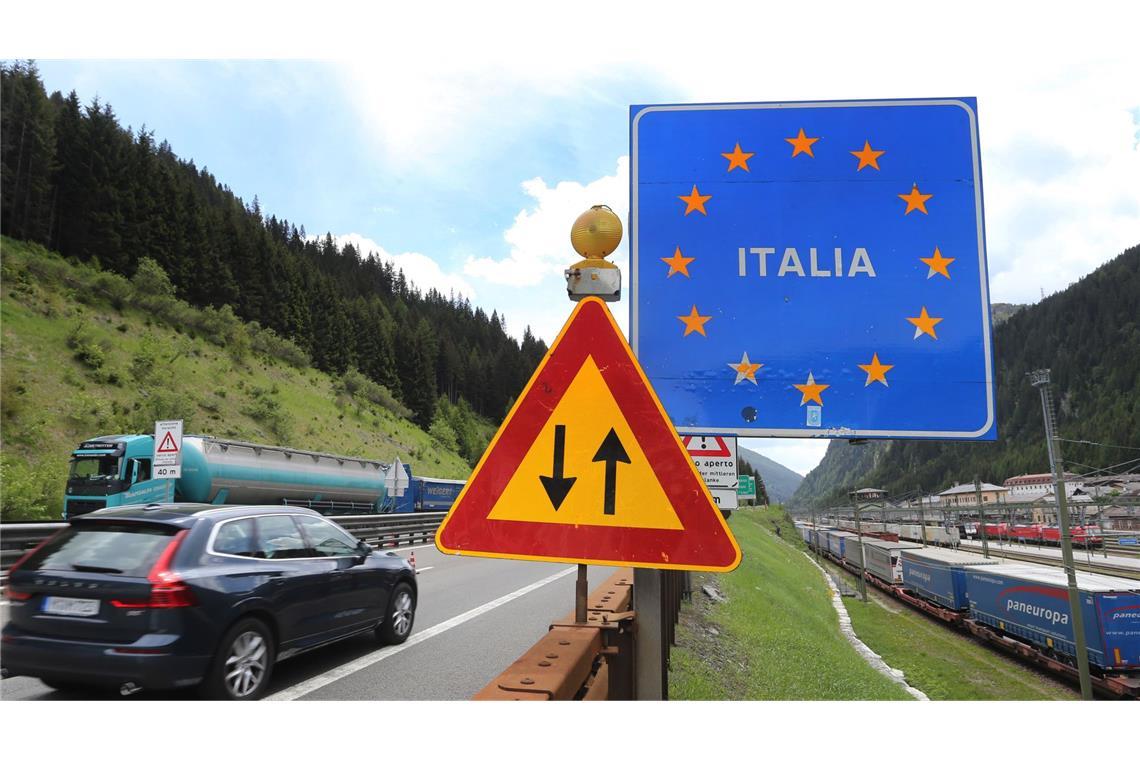 In Italien ist man über das egoistische Verhalten Österreichs nicht amüsiert – auch die Rückreise nach Norden ist übrigens in Gefahr.