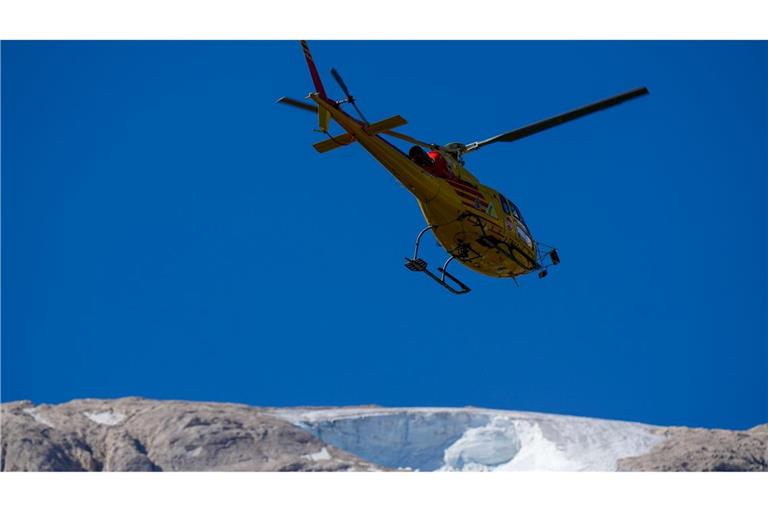 In Italien liegt in den Alpen noch nicht viel Schnee - jetzt wurde Schnee mit einem Hubschrauber eingeflogen. (Archivbild)