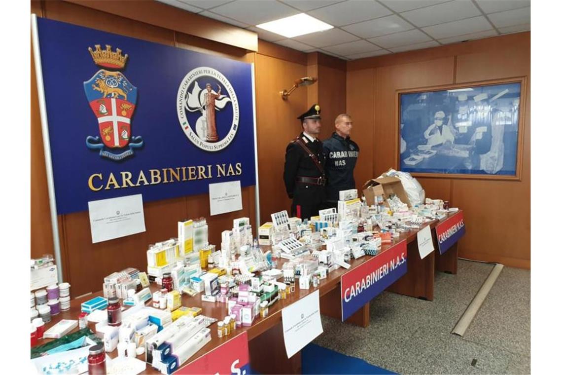 In Italien präsentieren Carabinieri beschlagnahmte Dopingmittel. Foto: Ufficio Stampa Comando Generale Carabinieri