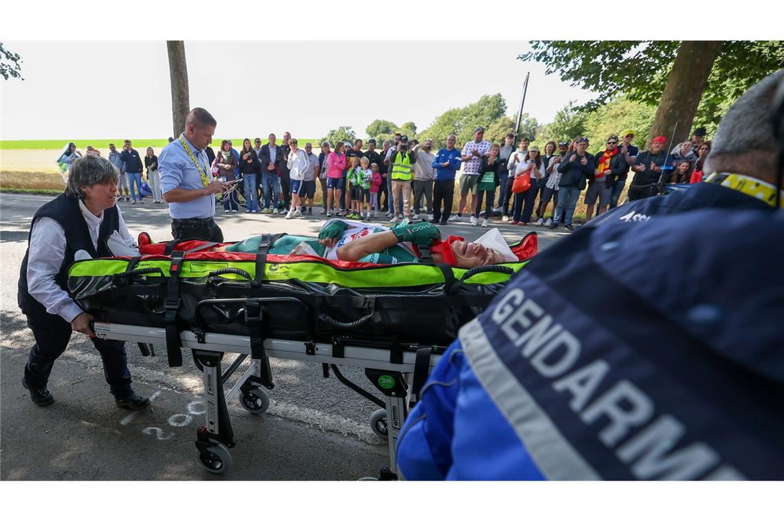 Sturz-Chaos bei der Tour - "Risikobereitschaft extrem hoch" In Jasper Philipsen schied der beste Sprinter verletzt aus.