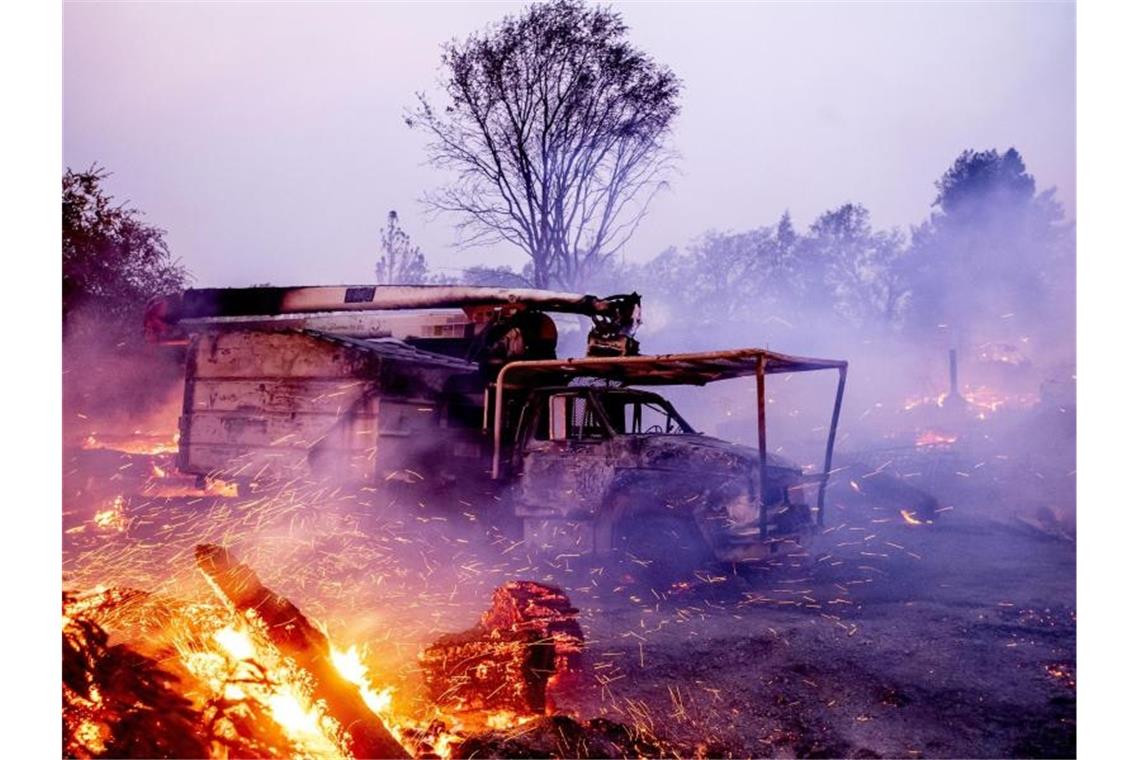 In Kalifornien sind durch Waldbrände wieder Dutzende Häuser zerstört worden. Foto: Noah Berger/FR34727 AP/dpa