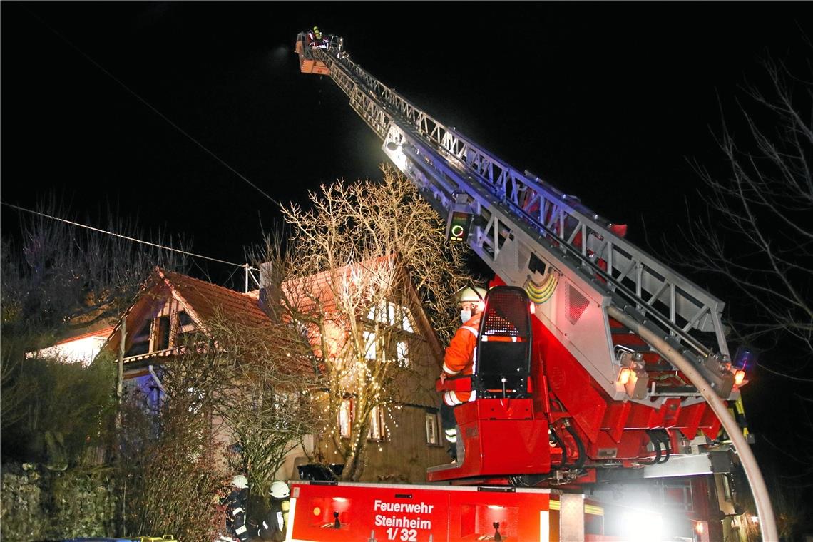 In Kirchberg war am Abend die Feuerwehr im Einsatz. Unterstützung bei der Brandbekämpfung kam auch aus dem Kreis Ludwigsburg. Foto: 7aktuell/K. Lermer