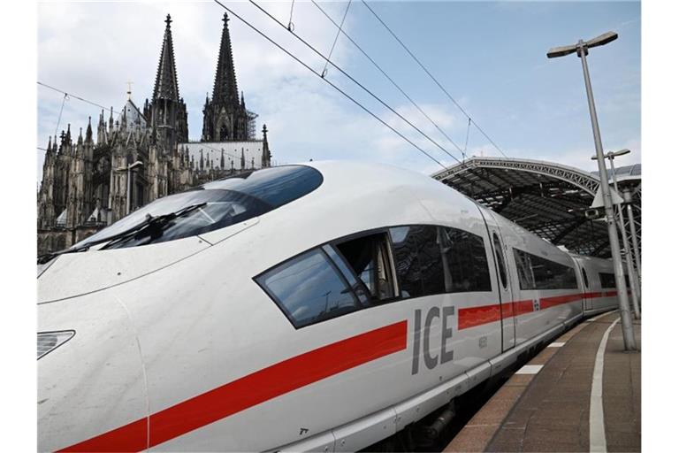 In Köln steht ein ICE im Kölner. Foto: Henning Kaiser