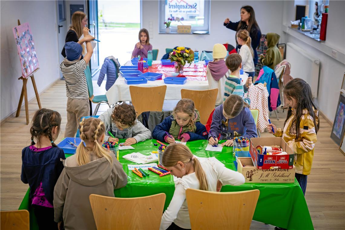 In Kursen können Kinder basteln und mit viel Freude an ihren eigenen kleinen Kunstwerken werkeln.Foto: Alexander Becher