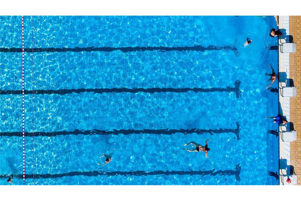 Kommunalverbände warnen: "Defizite in nie gekannter Höhe" In manch einer Kommune ist für das Schwimmbad kein Geld mehr da. (Archivbild)