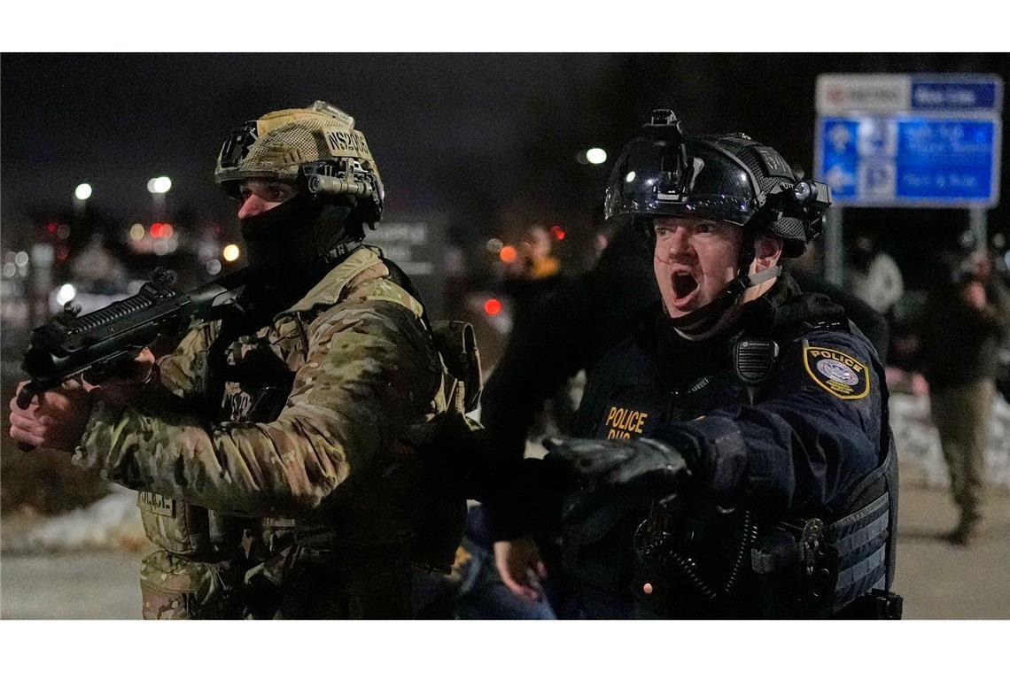 In Minneapolis schoss ein ICE-Beamter auf eine Frau und tötete sie.