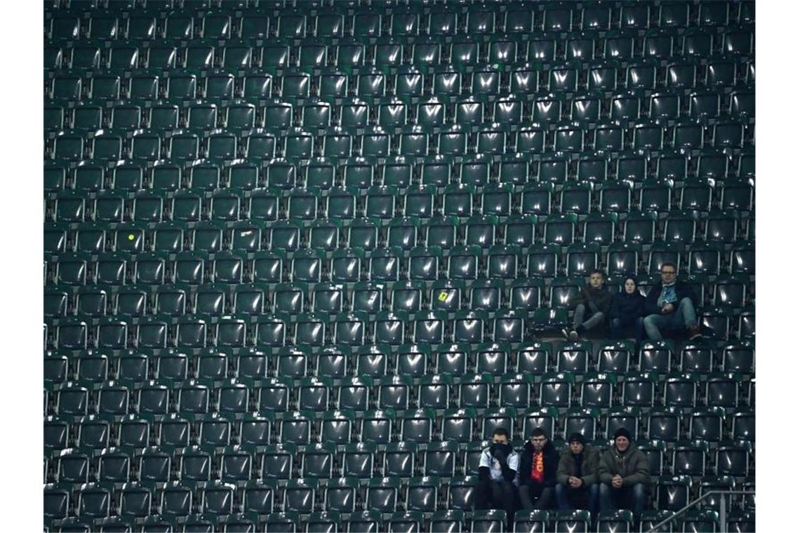 In Mönchengladbach beim Spiel der DFB-Elf gegen Weißrussland blieben etliche Tribünen weitgehend unbesetzt. Foto: Federico Gambarini/dpa