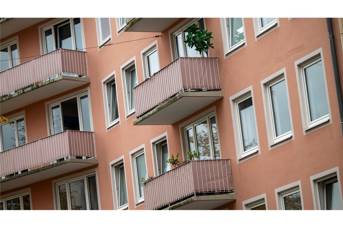 Mietanstieg auf Immobilienportalen schwächt sich ab In München lag die durchschnittliche Kaltmiete mit etwa 23 Euro je Quadratmeter an der Spitze. (Archivbild)