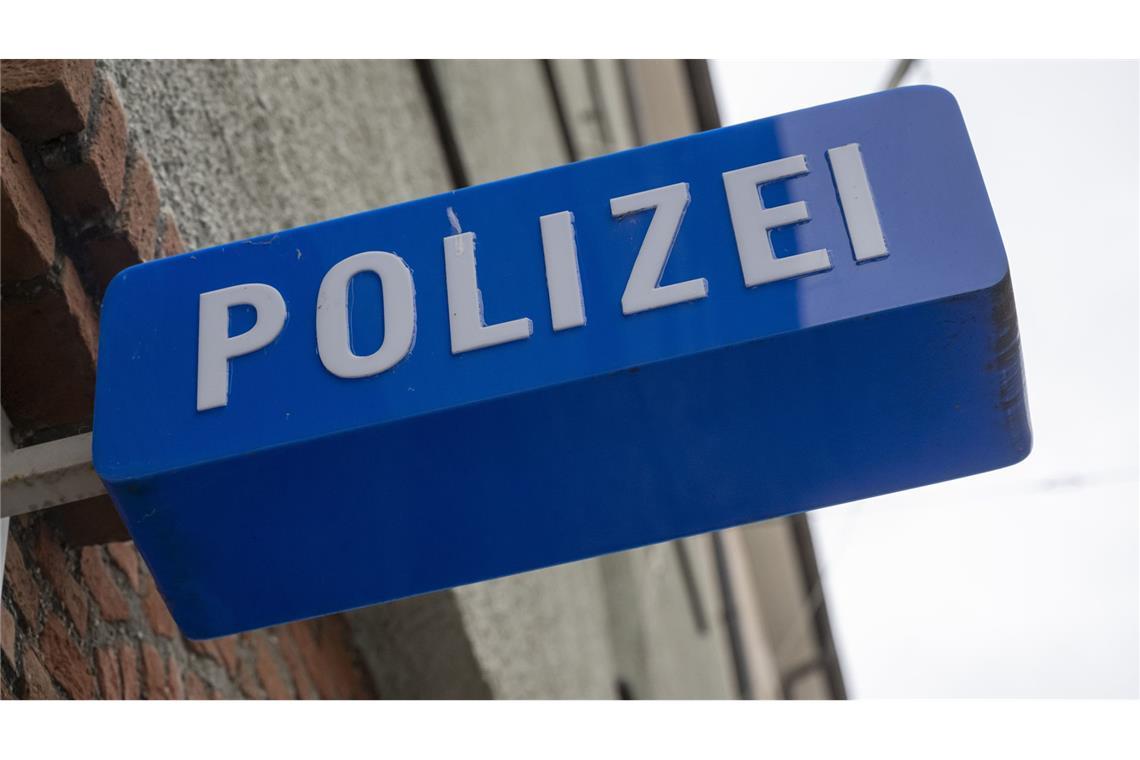 Junger Mann zieht Samurai-Schwert vor Münchner Lokal
