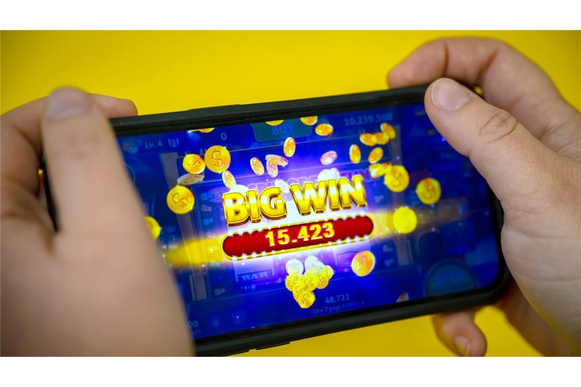 In Online-Glücksspielen sehen Experten ein wachsendes Risiko. (Symbolbild)