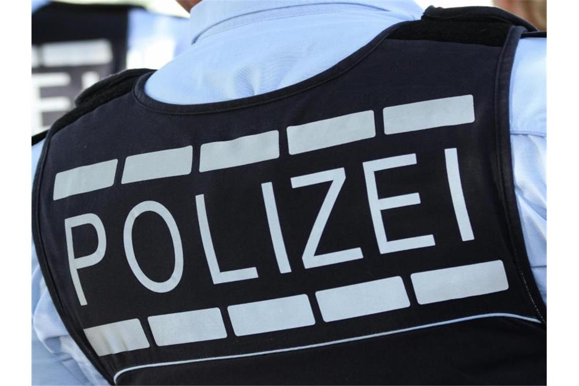 Jugendliche springen Polizisten bei Festnahme an