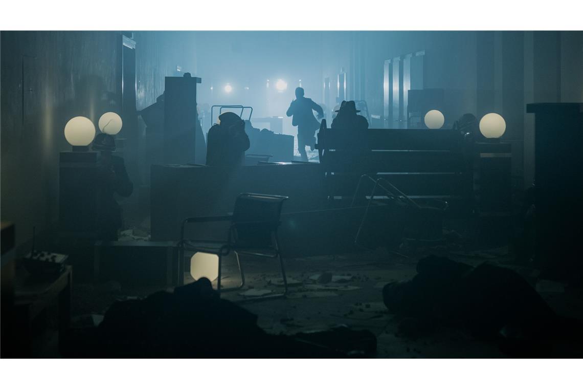 In Prag brechen Widerstandskämpfe aus – und in der Stadt bricht Chaos und Gewalt aus.