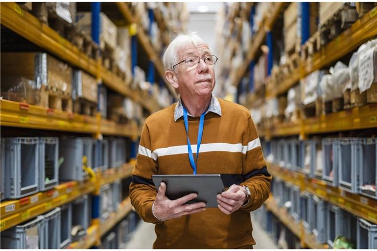 In Rente gehen und aus finanziellen Gründen nicht etwas dazuverdienen müssen, ist ein Privileg, das immer mehr Ruheständler mittlerweile nicht mehr haben.