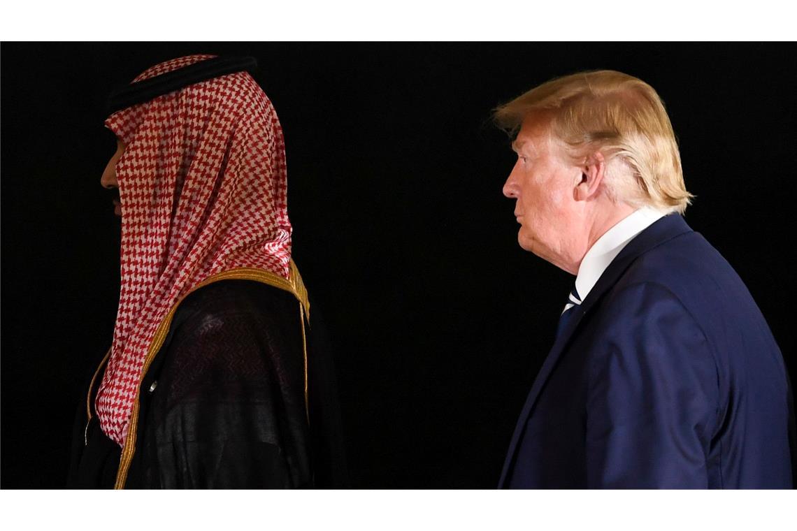 Deals, Deals, Deals: Trump im Nahen Osten In Riad trifft Donald Trump auf einen mächtigen Mann, der zwar nur genau halb so alt ist wie er, mit dem ihn ansonsten aber einiges verbindet: Saudi-Arabiens Thronfolger Mohammed bin Salman. (Archivbild)