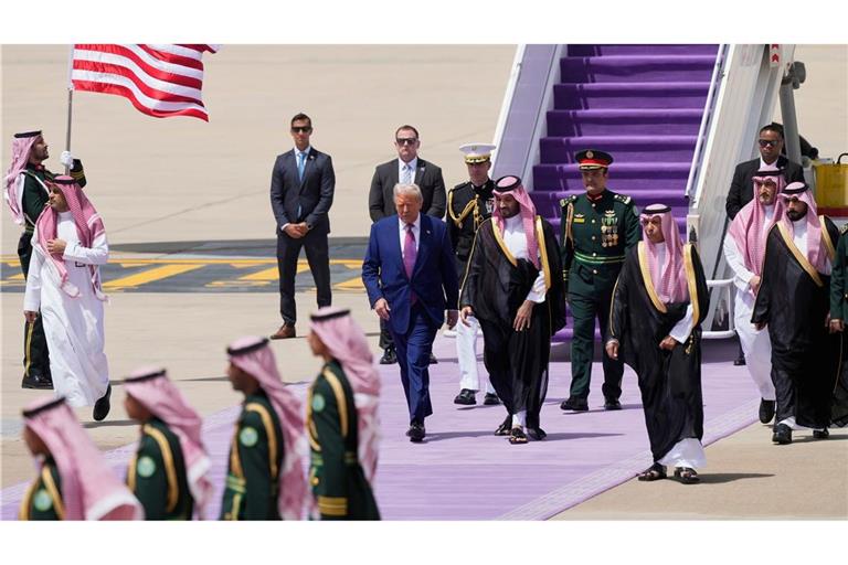 In Riad trifft Donald Trump auf einen mächtigen Mann, der zwar nur genau halb so alt ist wie er, mit dem ihn ansonsten aber einiges verbindet: Saudi-Arabiens Thronfolger Mohammed bin Salman.