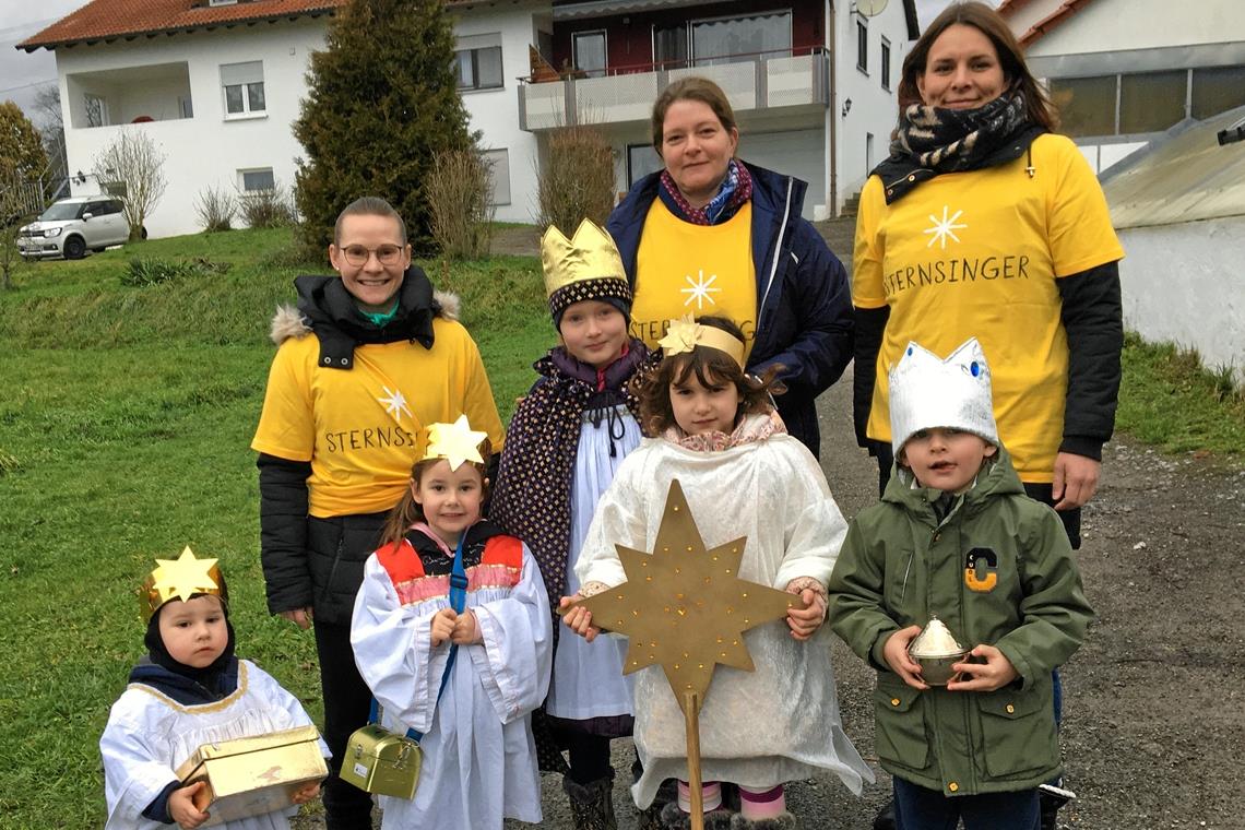 Sternsinger im Raum Backnang stärken Kinderrechte In Rietenau besuchte eine Gruppe von Kindergartenkindern mit ihren Eltern etwa ein Dutzend Häuser. Auch im Gottesdienst brachten sie sich mit Feuereifer ein.