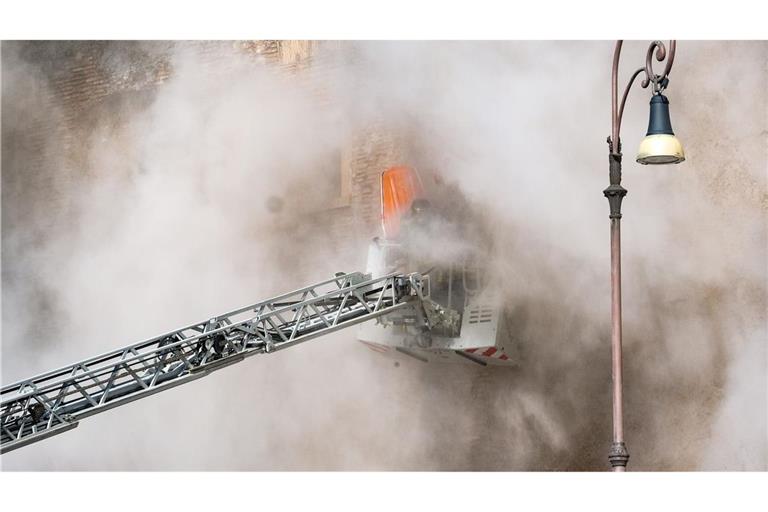 In Rom sind Teile eines mittelalterlichen Turms eingestürzt.