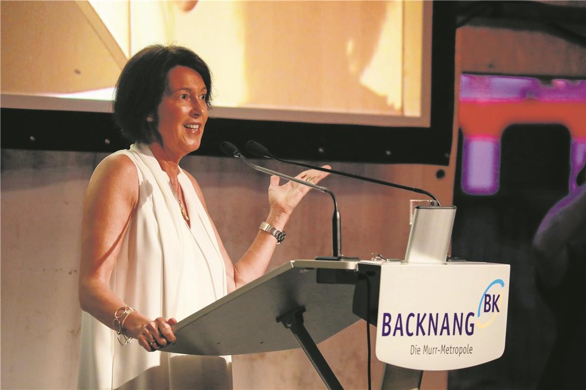 Noch lange keine Ladenhüter In Sachen Service und Beratung müsse der Einzelhandel überragend sein, wenn er gegen die Online-Versandriesen bestehen will, sagte Angelika Schindler-Obenhaus. Fotos: A. Becher