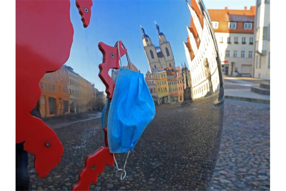 Inzidenz unter 35 könnte bis Anfang März erreicht sein In Sachsen-Anhalt breitet sich das Coronavirus weiter aus. Besonders betroffen ist der Landkreis Wittenberg. Dort gab es am Samstag die landesweit höchste Sieben-Tage-Inzidenz von 419. Foto: Peter Gercke/dpa-Zentralbild/dpa