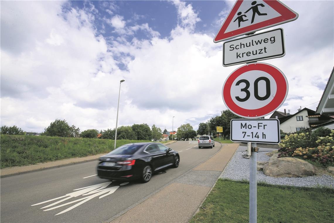 In Sechselberg ist während der Schulzeit nur Tempo 30 erlaubt. Abends und am Wochenende liegt das Limit bei 50 Kilometer pro Stunde.