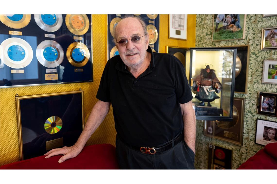 Sein Traum: Noch mal zum ESC - Ralph Siegel wird 80 In seinem Büro in der Nähe von München hat Ralph Siegel zahlreiche Auszeichnungen hängen. (Archivbild)