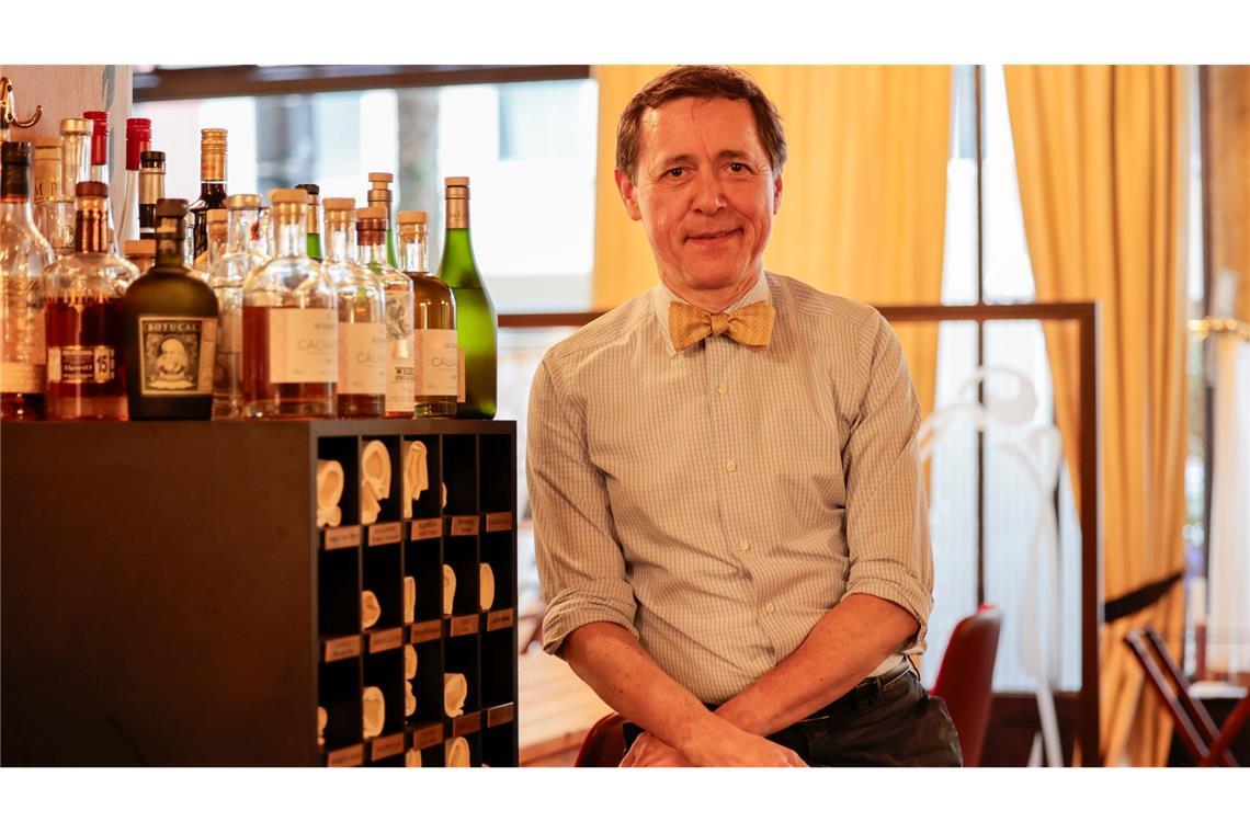 In seinem Restaurant hat Vincent Moissonnier nach französischer Sitte auch einen Schrank, in dem Stammgäste ihre Serviette in einem Fach deponieren können.