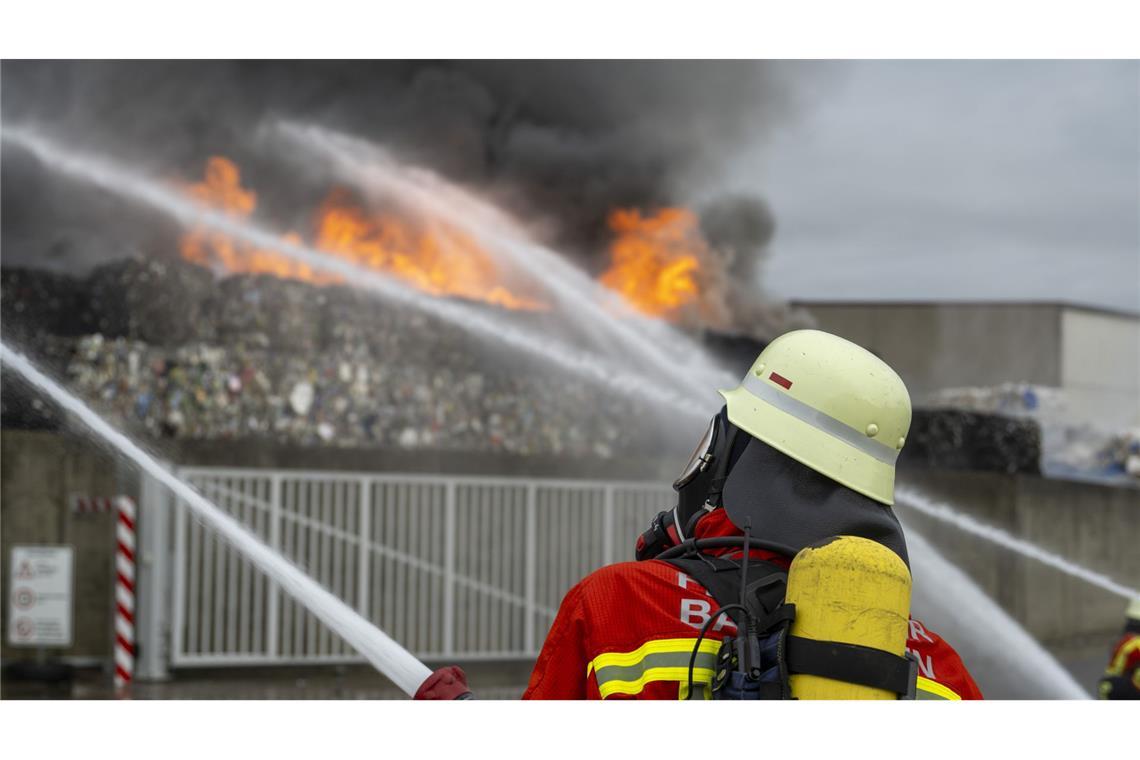 In Sontheim an der Brenz (Landkreis Heidenheim) stand im Oktober eine Sortieranlage in Vollbrand.
