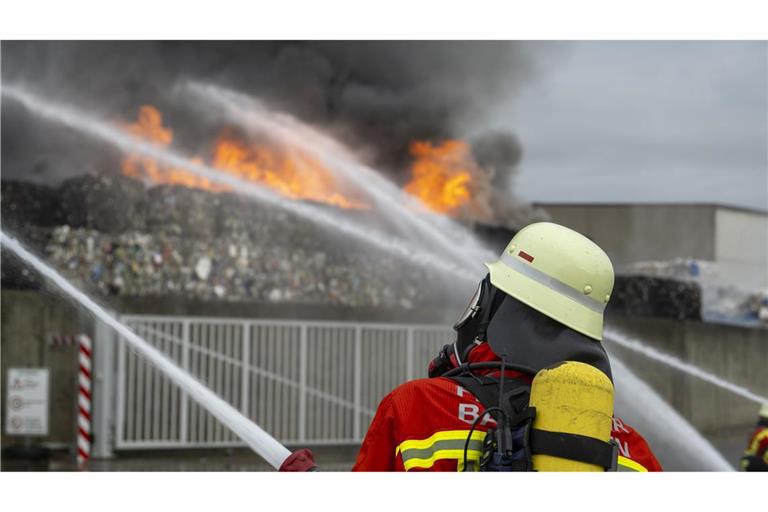 In Sontheim an der Brenz (Landkreis Heidenheim) stand im Oktober eine Sortieranlage in Vollbrand.