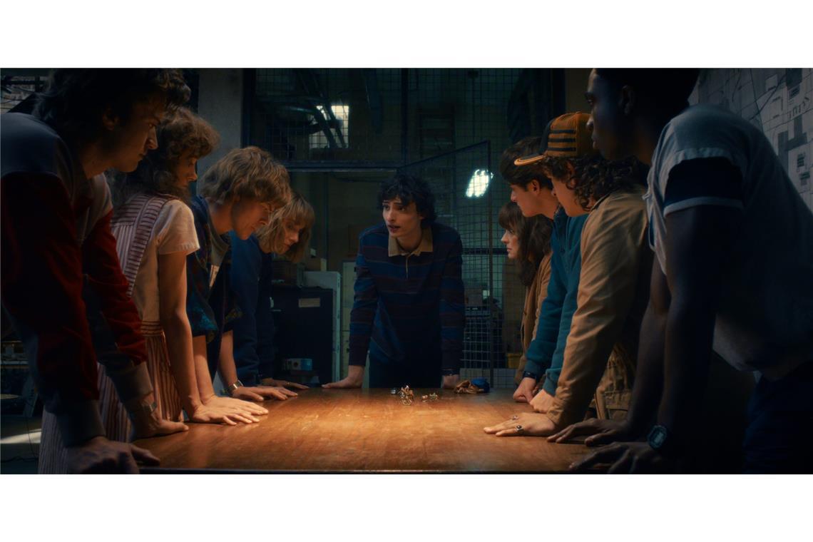 In Staffel 5 kommt die Gruppe um Mike Wheeler (Finn Wolfhard, Mitte) wieder zusammen.