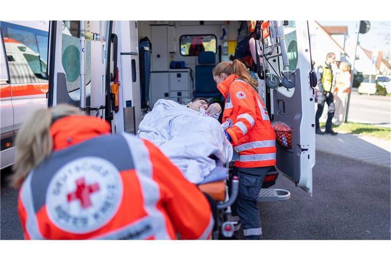 In Stuttgart macht das DRK eine inklusive Bevölkerungsschutzübung, bei der besonders auf die Bedürfnisse von Menschen mit Behinderung geachtet wird.