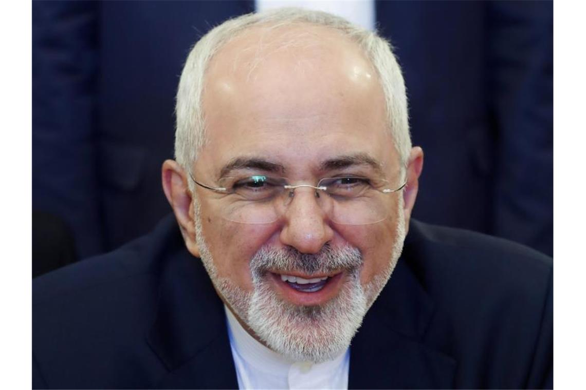 Eingeschränkte Bewegungsfreiheit: Sarif in New York In Teheran kursieren Gerüchte, Außenminister Sarif wolle in New York eventuell ein Treffen mit der amerikanischen Seite am Rande der UN-Vollversammlung im September vorbereiten. Foto: Maxim Shemetov/Reuters/AP